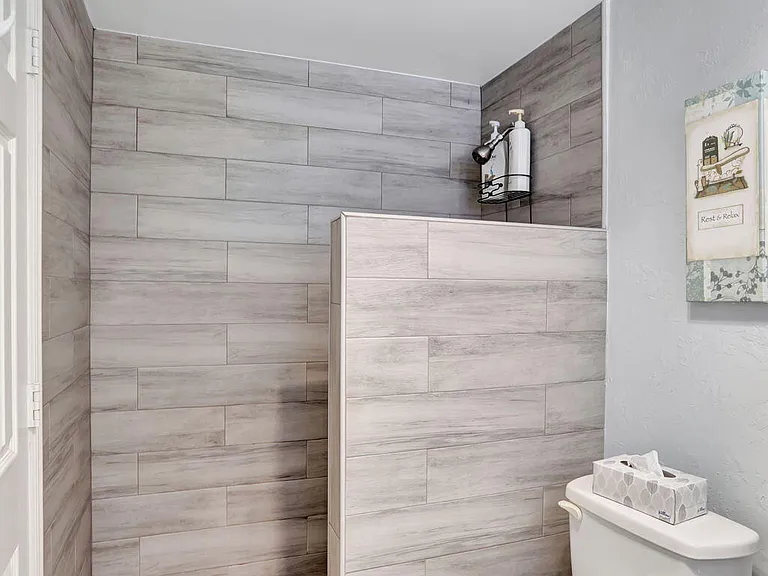 999 N Riverside Dr #3 — Photo 11