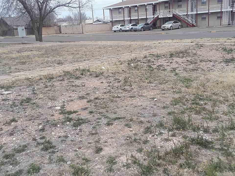 1st image of 402 E 5th St