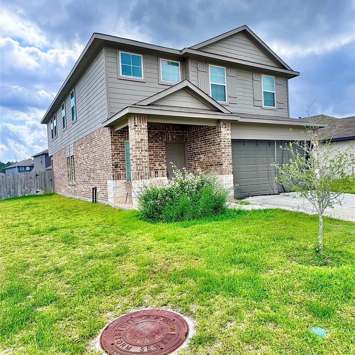 5 bed, 3.0 bath, 2685 sqft, $3,000 — Photo 2