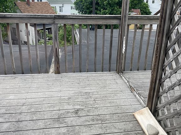 5th image of 126 Prospect St