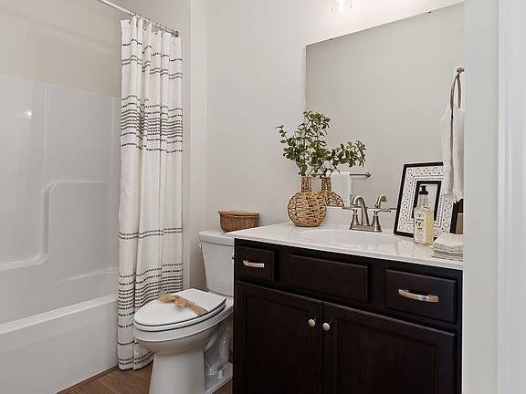 3rd image of 704 Summers Ct