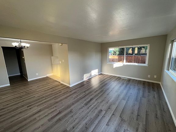 3rd image of 1475 Ontario Ln APT A