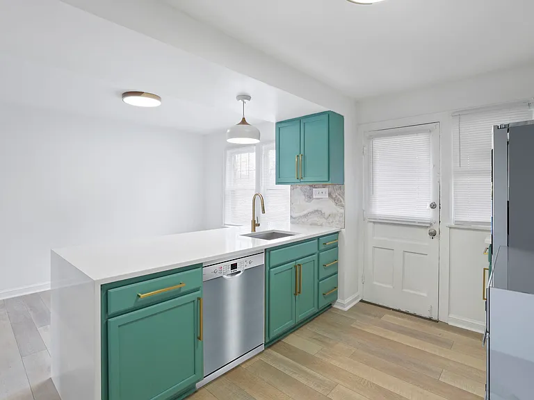 648 S Hague Ave — Photo 5