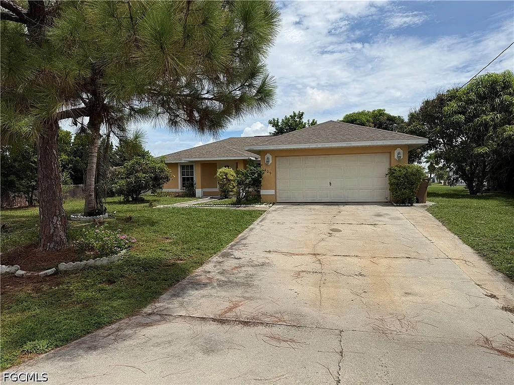3 bed, 2.0 bath, 1330 sqft, $1,700 — Photo 1
