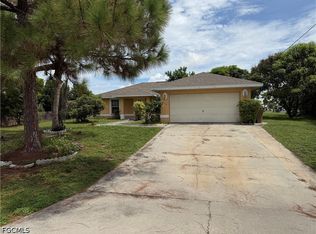 409 Candlewick Cir E, Lehigh Acres, FL 33936