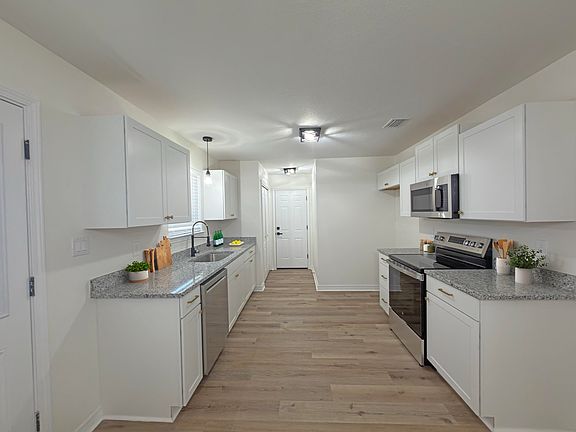 5th image of 6121 Robin Rd