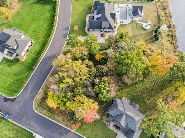 14170 Kline Shores Dr #23, Granger, IN 46530
