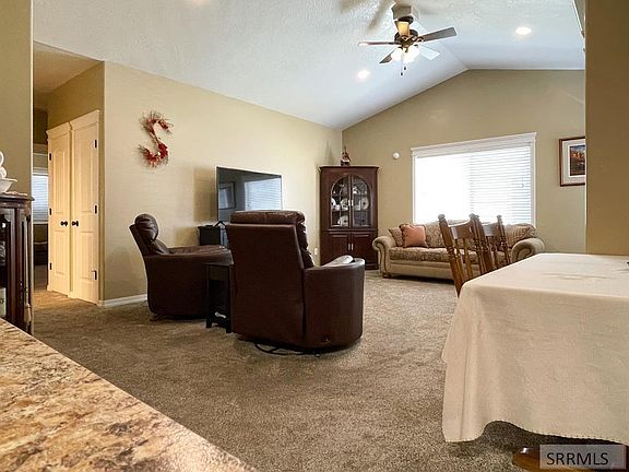 5th image of 577 Ridgecrest Ave