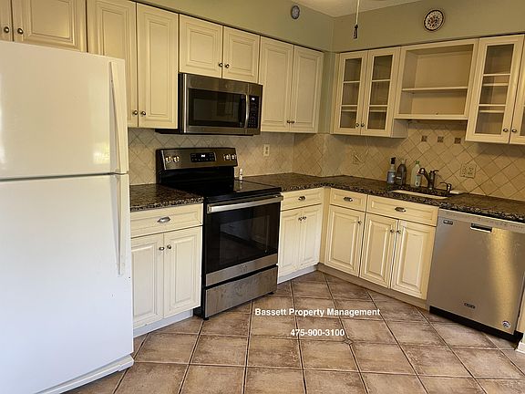 5th image of 1410 Whitney Ave Unit 1-B2