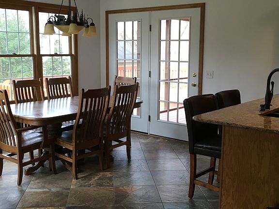 Dining/kitchen main level