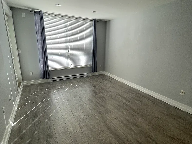 55 8th Ave E #212 — Photo 4