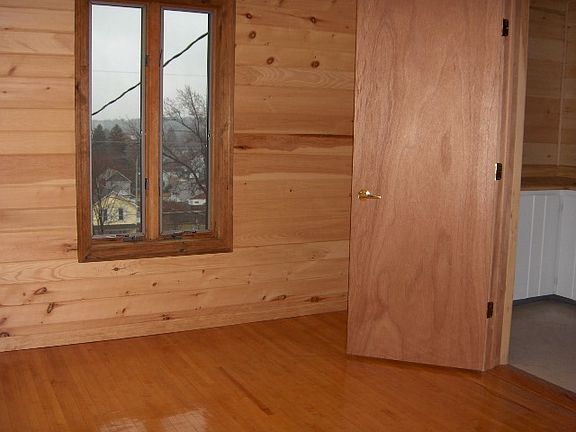 5th image of 605 W Brown St
