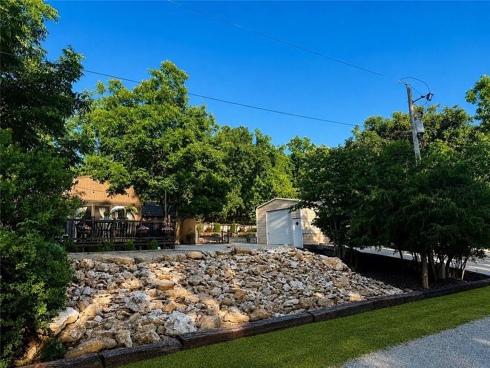 1st image of 10 Oak Knoll Ct