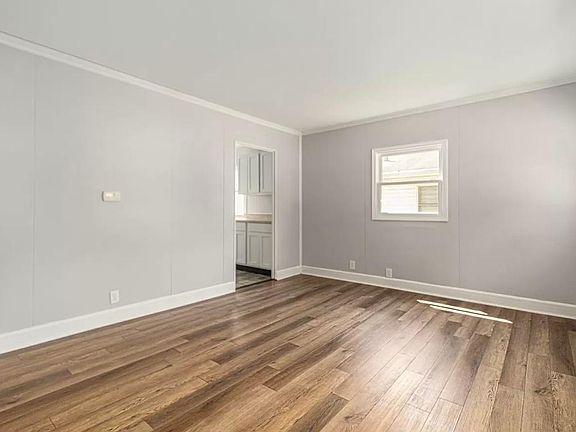 2nd image of 106 N Ellsworth Pl