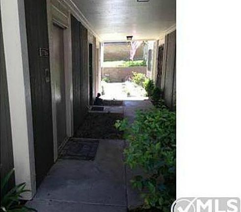 2nd image of 27118 Crossglade Ave Unit 6
