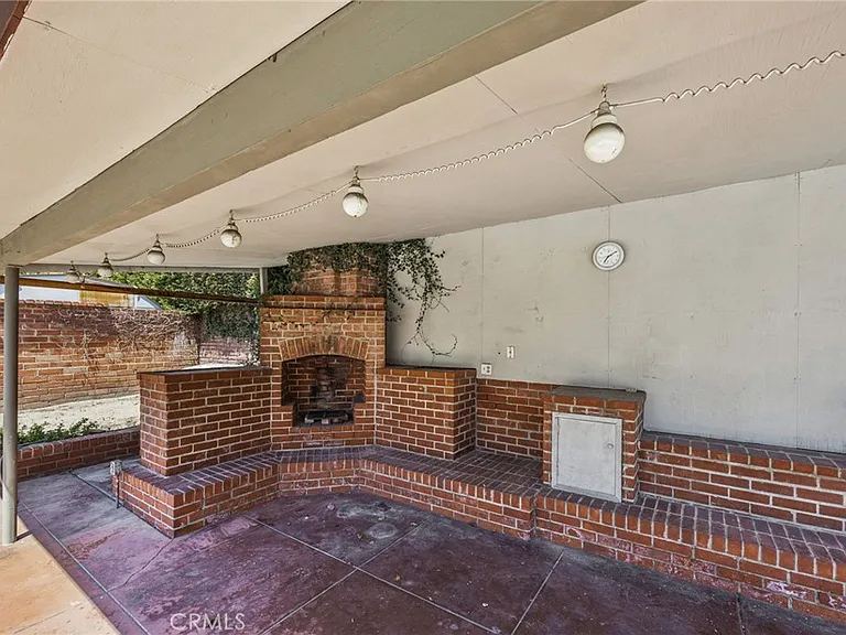 2465 Sherwood Rd — Photo 36