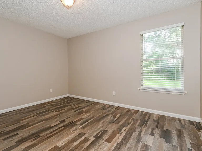 1225 Peabody Dr E — Photo 12