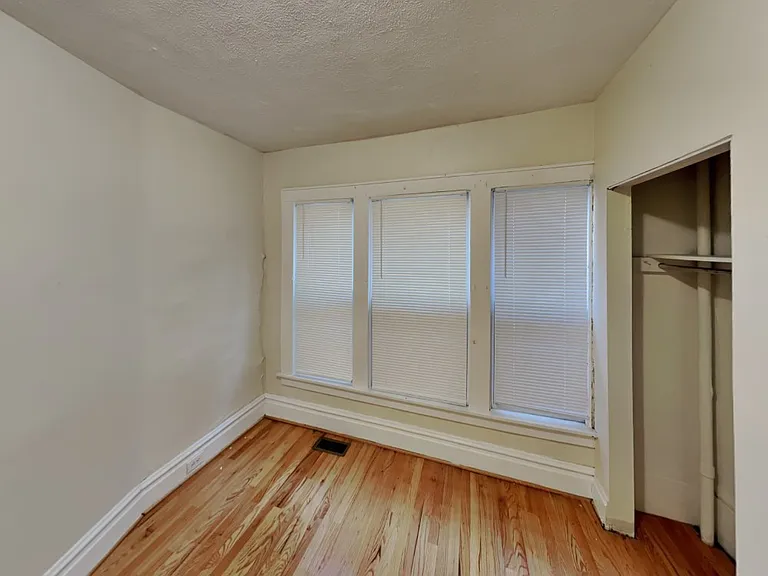 1712 Summit St #D — Photo 12
