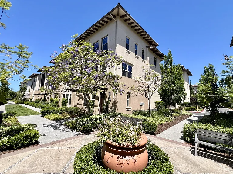 1060 Goldenstar Pl — Photo 2
