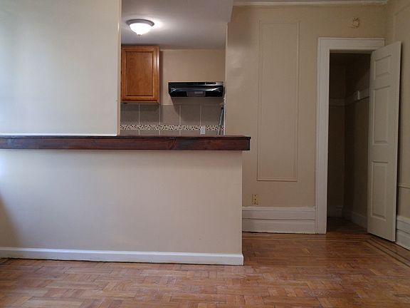 4th image of 244 Roseville Ave APT 302