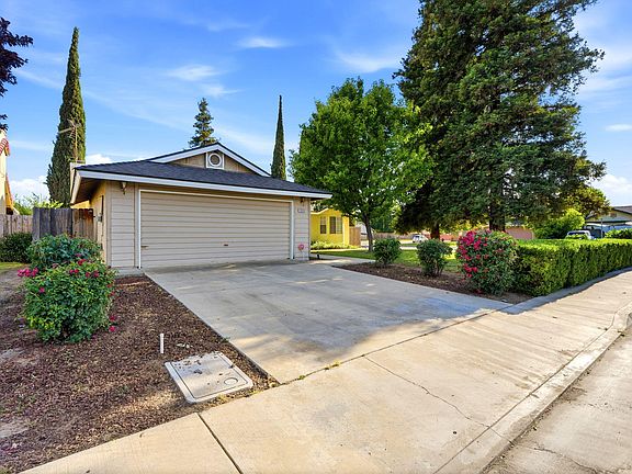 3rd image of 1215 Bentley Drive
