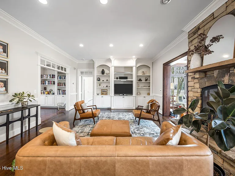 Lexington Dr — Photo 21