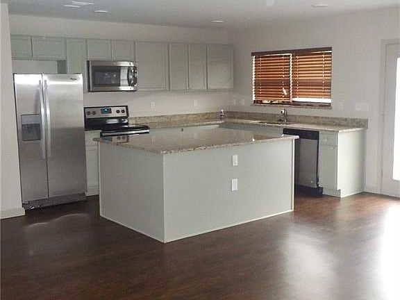 3rd image of 1204 Creekwood Ct