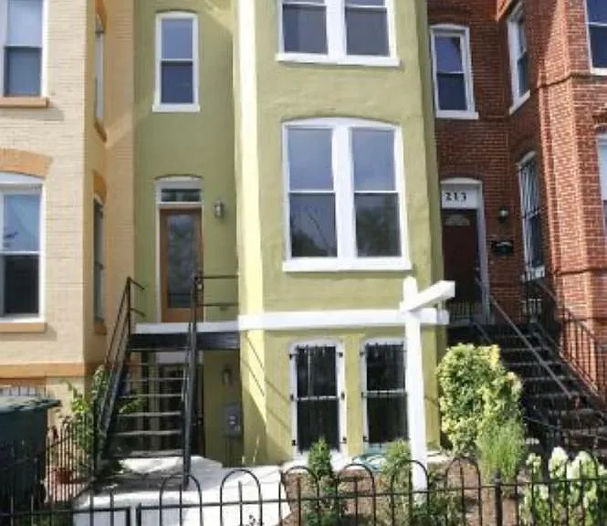 215 R St NW — Photo 1