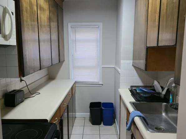 41 Hastings St, Springfield, MA 01104