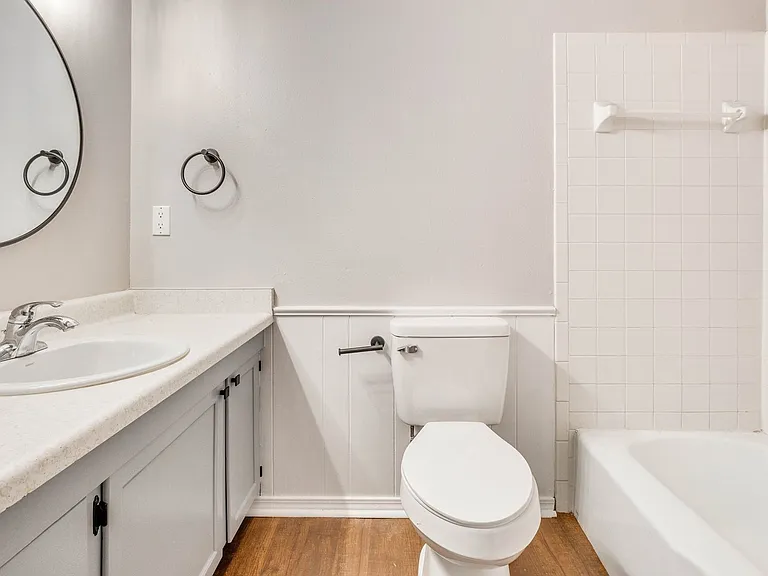 1201 Lakecrest Dr — Photo 3