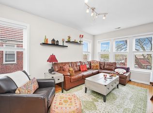 3739 W Argyle St APT 1, Chicago, IL 60625