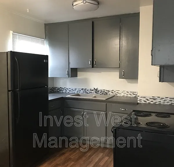 224 Cypress St — Photo 4