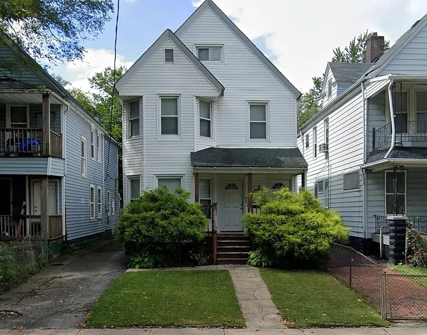2216 E 71st St — Photo 2