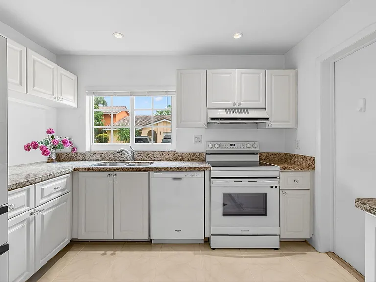 6105 Via Laguna Ln — Photo 28
