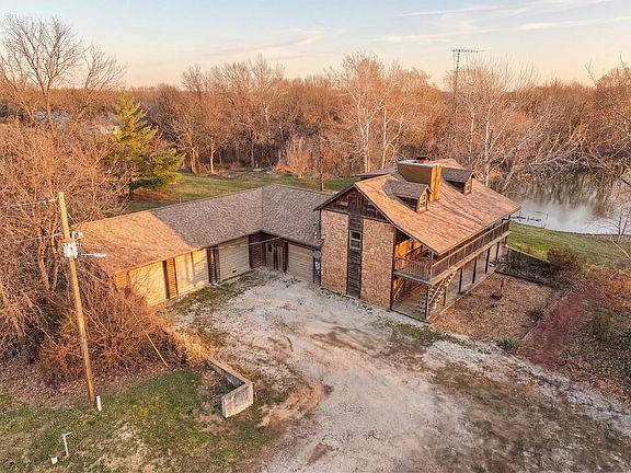 3rd image of 17 NE 465th Rd