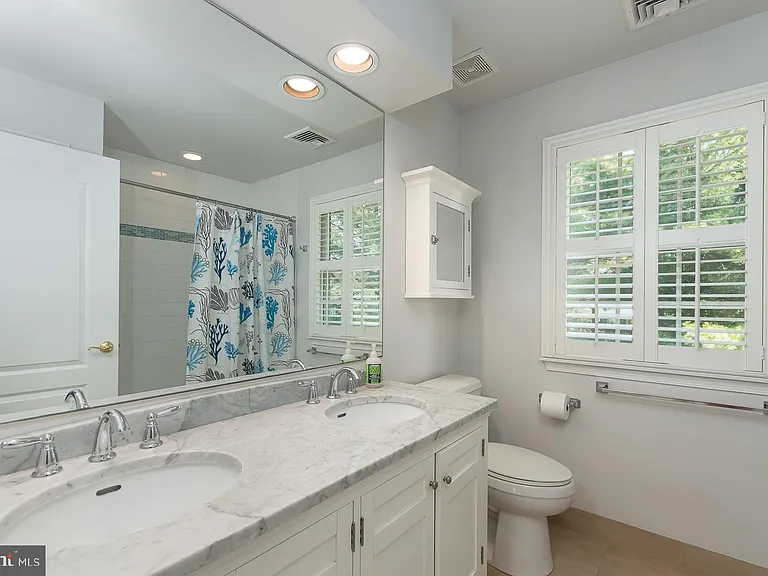 30 Leicester Ct — Photo 20