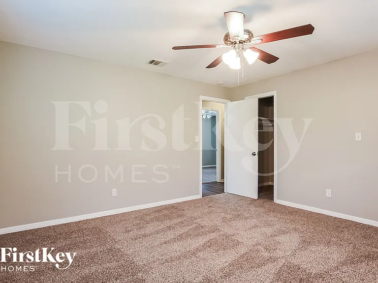 504 Saint Dunstan Way — Photo 11