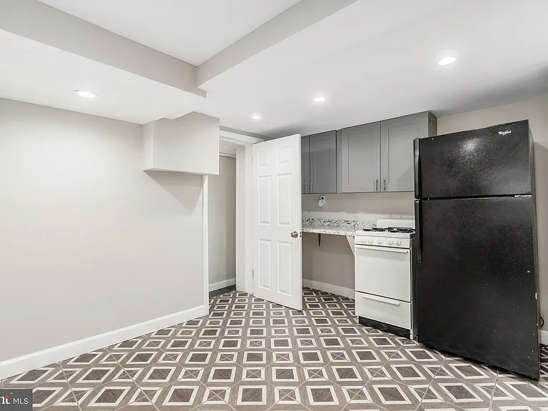 900 Madison St NW #B — Photo 30
