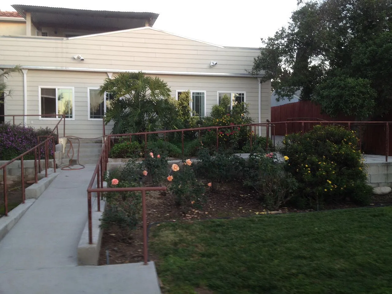 9 bed, 3082 sqft, $790 — Photo 4