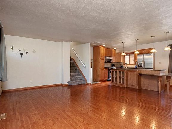 2nd image of 6 Briarwood Cir