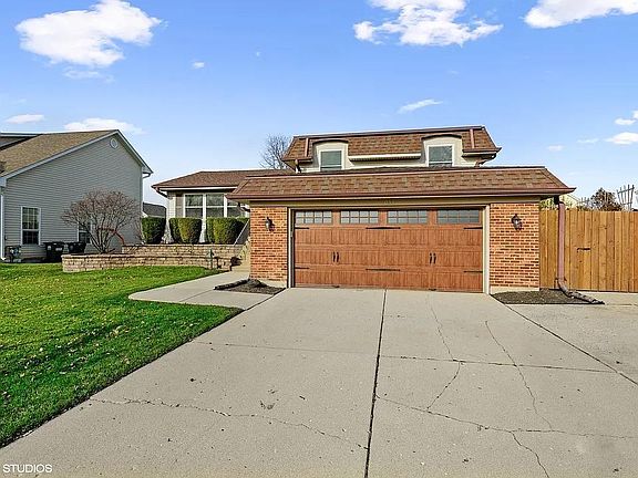 2nd image of 1054 Warwick Cir N
