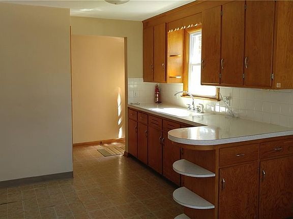 3rd image of 439 Walton Dr