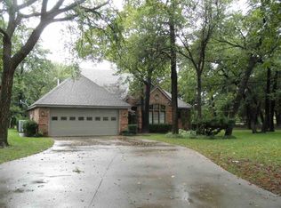 2 Woodcrest, Ponca City, OK 74604