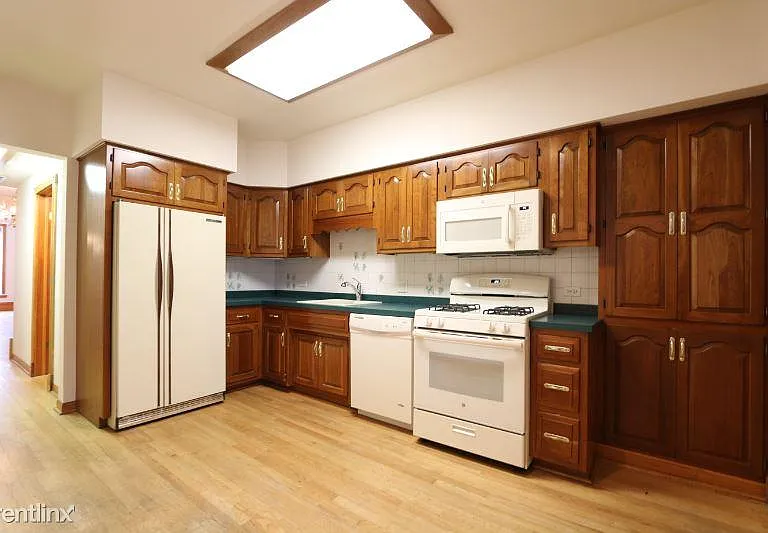 1257 W Flournoy St #2F — Photo 8