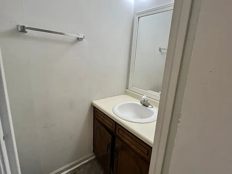 503 W Fredericks St — Photo 12