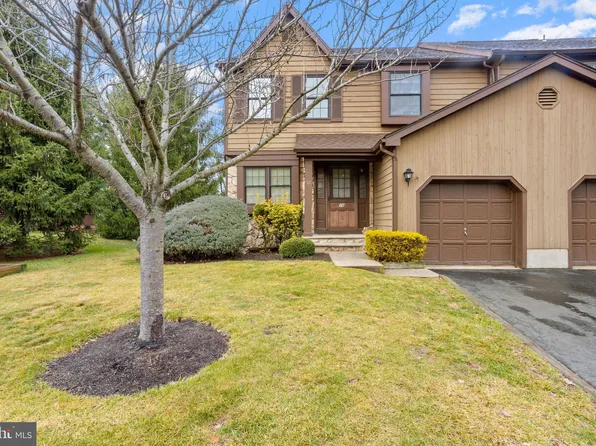 36 Danielle Ct, Lawrence Township, NJ 08648