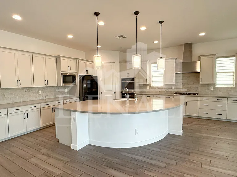 1447 E Flower St — Photo 12