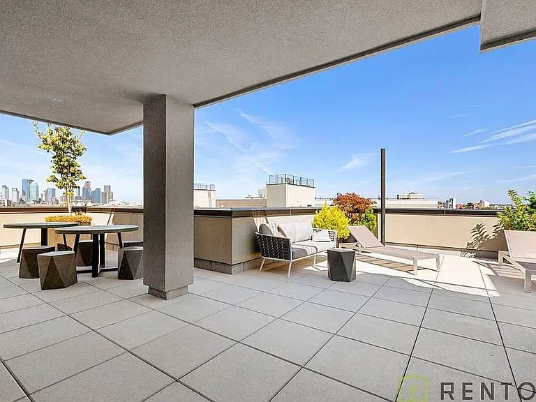 494 Manhattan Ave #405E — Photo 14