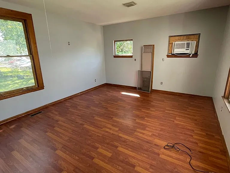 149 E 13th Ave — Photo 32