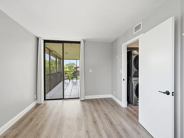 10401 W Broward Blvd #401 — Photo 17